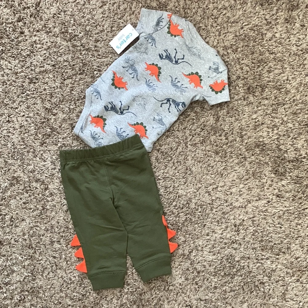 Carter’s 2-Piece Dinosaur Outfit